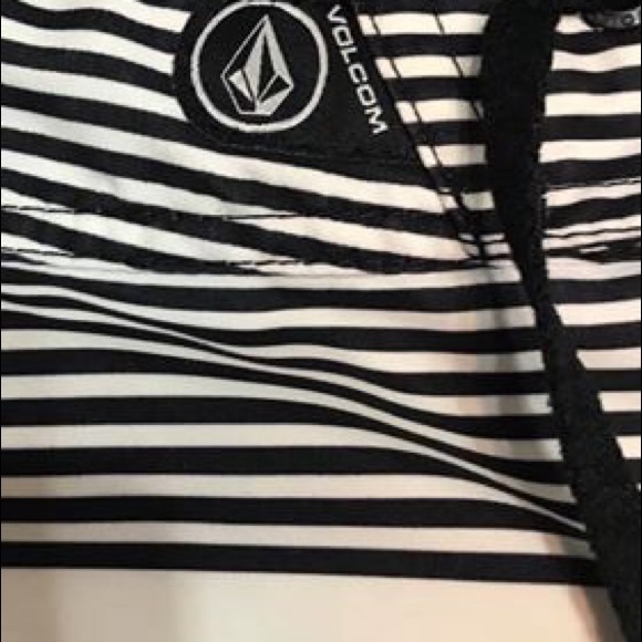 Volcom Striped Board Shorts 32 - Picture 2 of 4